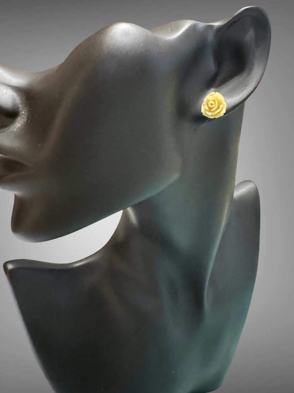 LUCITE ROSE STUD EARRINGS - Picture 5 of 7